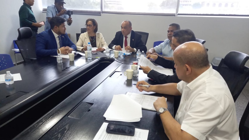 Primera reunión de la comisión de Salud, que presidió Cedeño, tras las consultas públicas de la CSS. Foto: Archivo