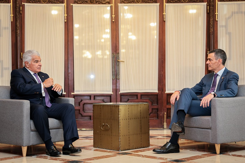 Ambos presidentes se reunieron este domingo en Sevilla, donde se desarrolla un foro internacional. Foto: Cortesía Presidencia Panamá Ambos presidentes se reunieron este domingo en Sevilla, donde se desarrolla un foro internacional. Foto: Cortesía Presidencia Panamá