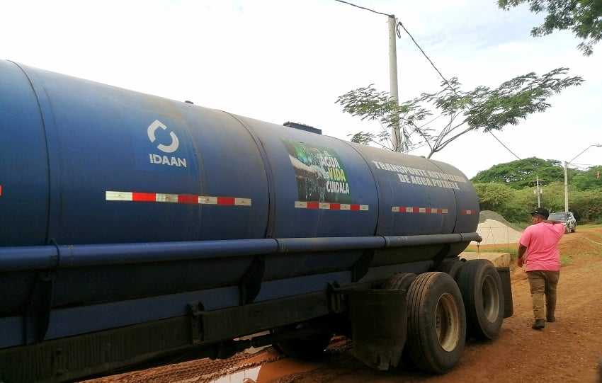 Durante su participación en la reunión del Consejo Provincial de Coordinación de Los Santos, celebrada en Las Tablas, el ministro de Amb iente Juan Carlos Navarro advirtió que los productores y empresas deben modificar sus prácticas contaminantes de forma inmediata. Foto. Thays Domínguez