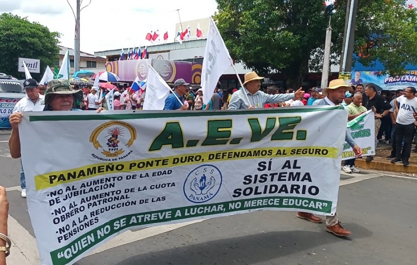 Docentes aspiran a que la ley de reformas a la Caja de Seguro Social sea modificada desde la Asamblea Nacional de Diputados. Foto: Melquíades Vásquez