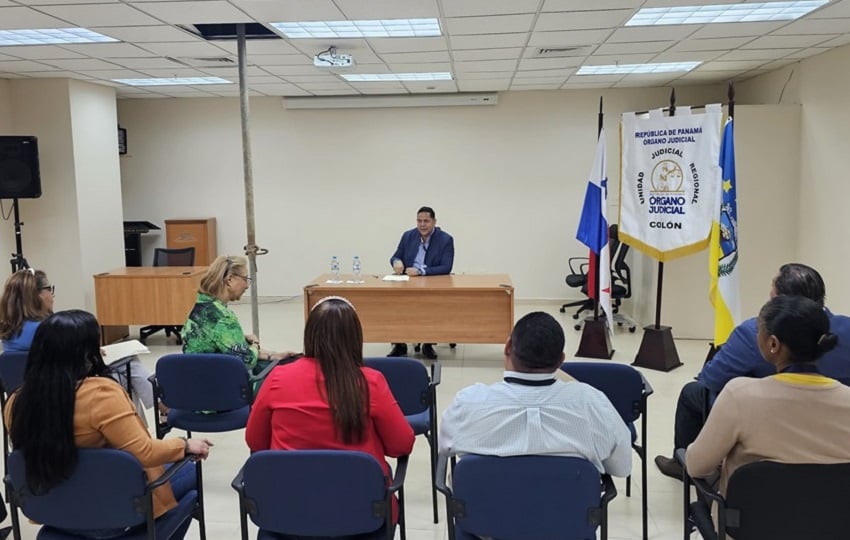 Durante el encuentro. Foto: Diómedes Sánchez S.