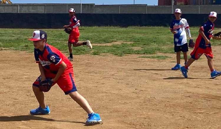Jugadores del equipo panameño entrenan. Foto: Probeis