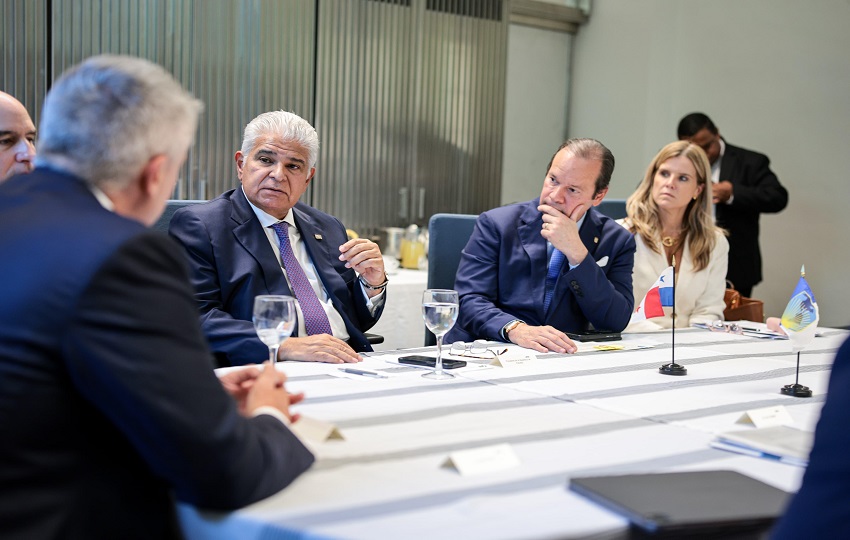 Autoridades panameñas se reunieron con el secretario general de la OCDE y el presidente del BID. Foto: Cortesía