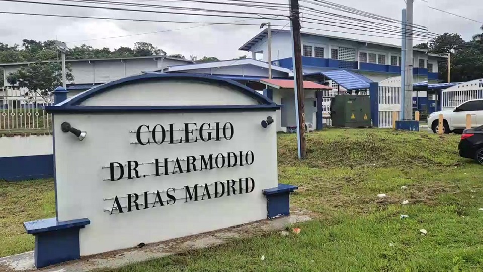 El adolescente y el arma de fuego fueron puestos a órdenes de la Fiscalía Superior de Adolescentes de Panamá Oeste. Foto. Aechivo