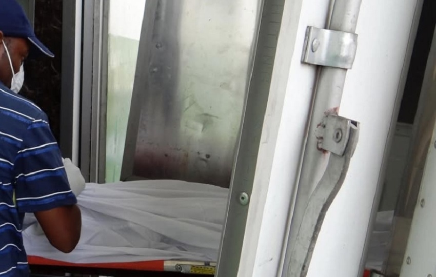 El cuerpo del adolescente fue llevado a la morgue judicial para la necropsia de rigor. Foto. Archivo