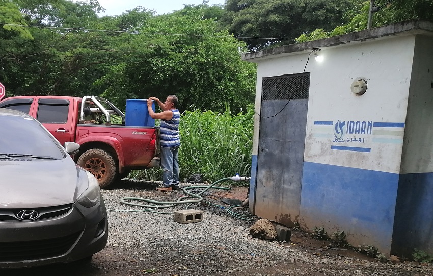 En esta región del país, continúa con la prohibición del consumo del agua de las potabilizadoras Roberto Reina y Rufina Alfaro. Foto. Thays Domínguez