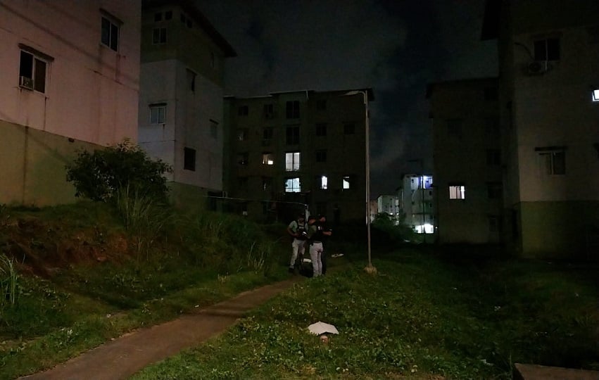 En los predios de la multifamiliar H-159 se escucharon varios disparos, en los que fue herido Ariel Bready Arango, quie falleció en el hospital. Foto. Diómedes Sánchez