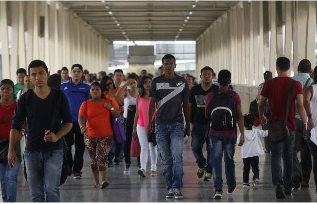 Los hombres están más expuestos a empleos informales que las mujeres. Foto: Archivo