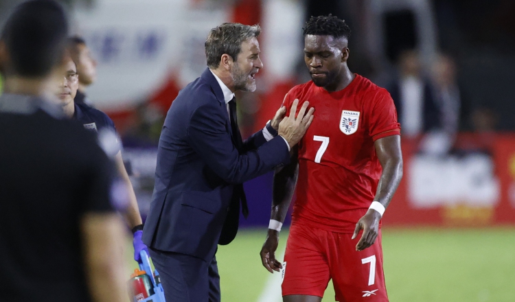 Thomas Christiansen y 'Puma' Rodríguez.  Foto: EFE