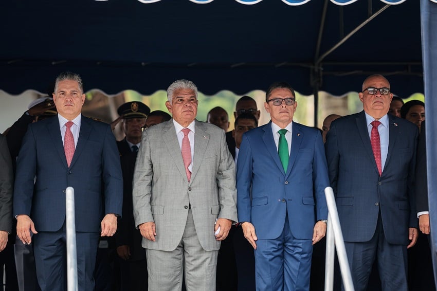 Mulino aparece junto a los ministros de la Presidencia, Juan Carlos Orillac (izq) y el de Seguridad, Frank Ábrego (der). Foto: Cortesía Presidencia