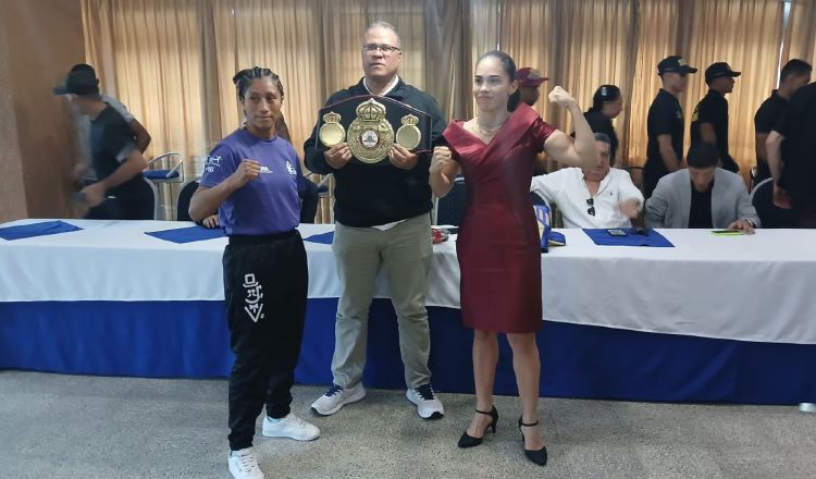Maribel 'Pantera' Ramírez, de México (izq.) y la panameña Nataly Delgado. Foto: Jaime Chávez