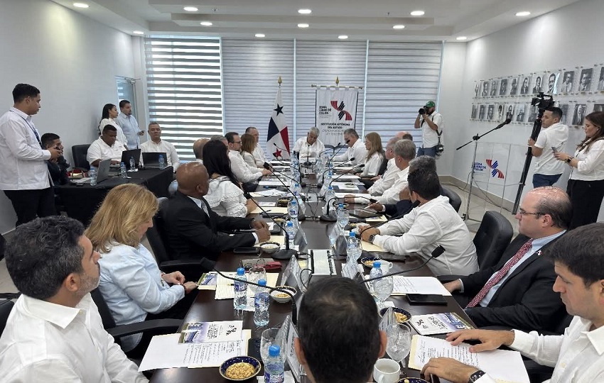José Raúl Mulino, encabezó el Gabinete Logístico en  Colón. Foto. Cortesía