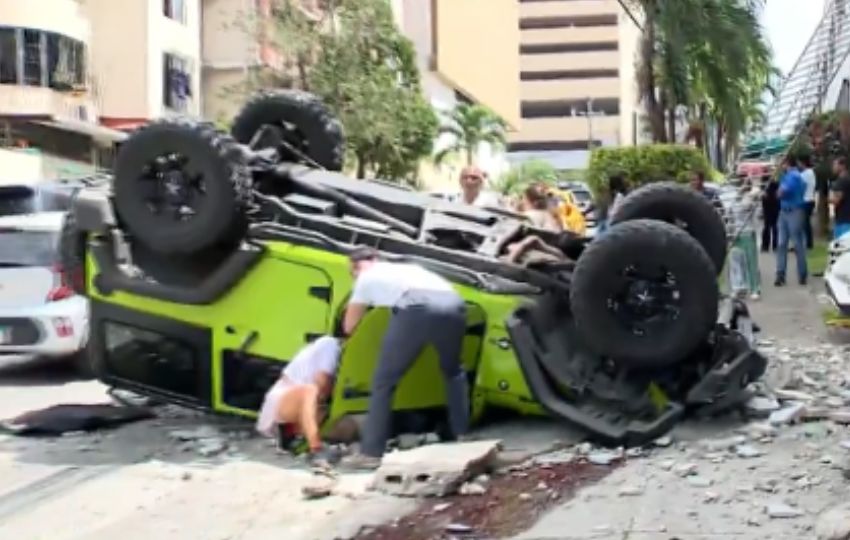 El conductor recibió varios golpes pero estaba consciente. 