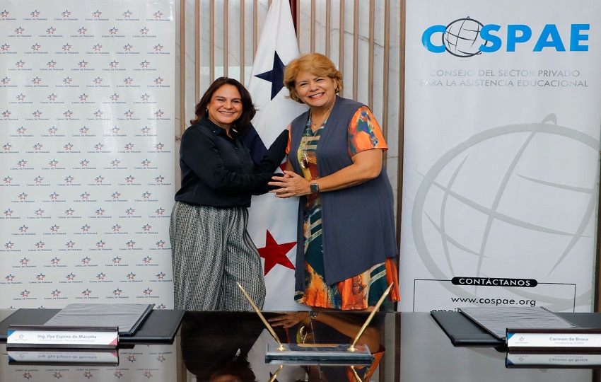 Carmen Sealy de Broce, presidente de CoSPAE junto a Ilya Espino de Marotta, subadministradora de la ACP. Foto: Cortesía
