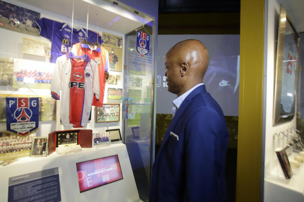 El exfutbolista Julio César Dely Valdés asiste a la inauguración del Salón de la Fama y Museo del Deporte Panameño. Foto: EFE