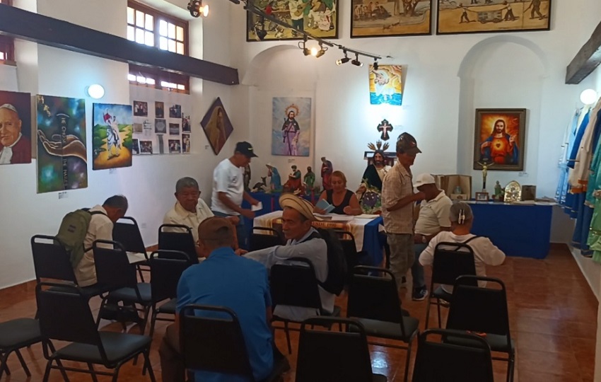 El Museo Regional de Santiago presenta una exhibición especial de arte religioso, según informó su encargado, Emilio Batista. Foto. Melquíades Vásquez