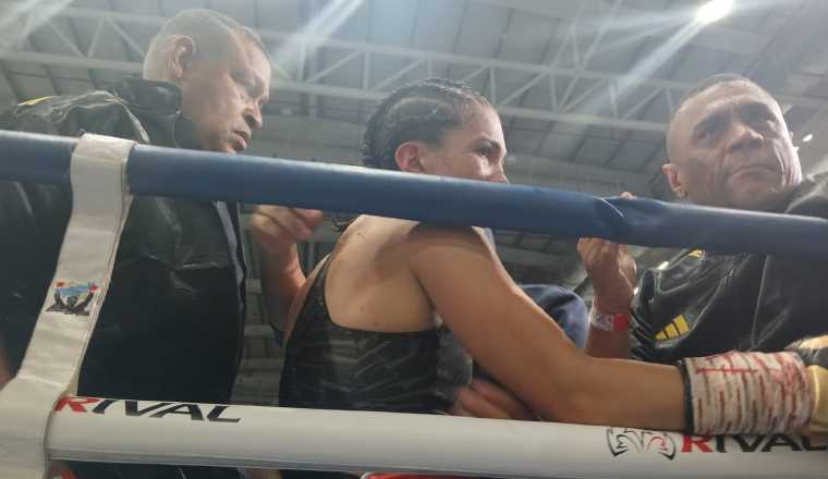 Nataly Delgado y su entrenador Julio Archibold (der,). Foto: Jaime Chávez