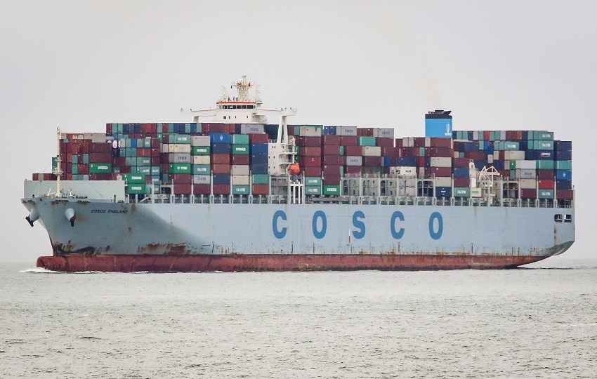 Portacontenedor de la naviera Cosco. Foto: EFE