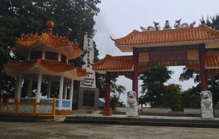 Monumento chino ubicado en el mirador del puente de las Américas. Foto: Archivo