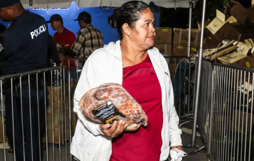 Venta de jamón en las Naviferias. Foto: Archivo