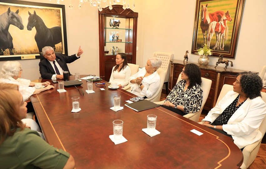 Reunión entre líderes activistas y el presidente Mulino. Foto: Cortesía