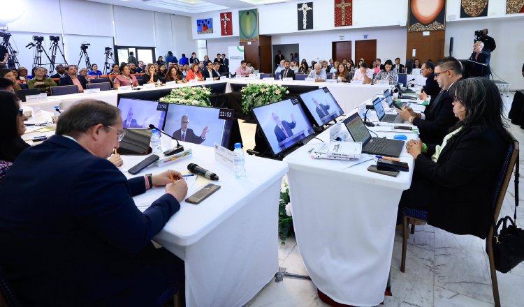En la Comisión de Reformas Electorales se analizan cambios al financiamiento público y privado.  Foto: Cortesía TE