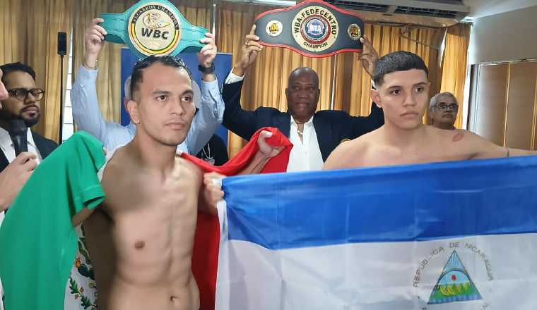 El nicaragüense Harvin 'Maninal' Aguirre y el mexicano Alexis Ríos. Foto: Jaime Chávez