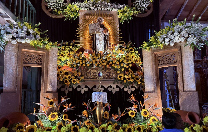 Con la participación de jóvenes y adultos, se garantiza que el legado de Santo Domingo de Guzmán continúe vivo en el corazón de la comunidad. Foto. Melquíades Vásquez