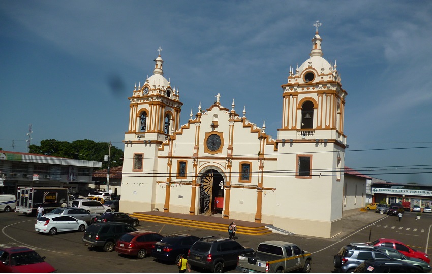 Durante tres días, el centro del distrito se transforma en un punto de encuentro donde se entrelazan manifestaciones religiosas con actividades folclóricas. Foto. Melquíades Vásquez