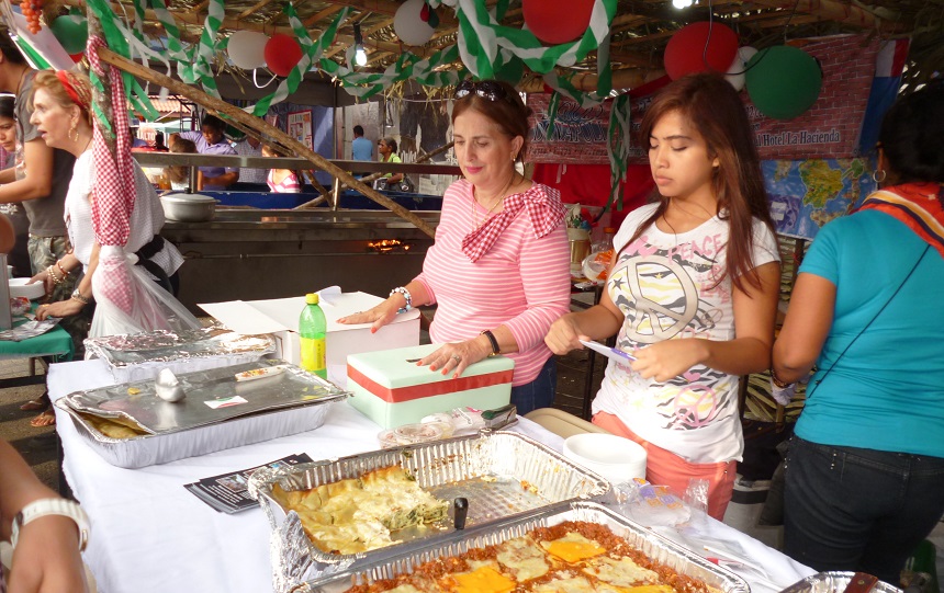 La gastronomía de la región se hace sentir durante las festividades. Foto.Melquíades Vásquez
