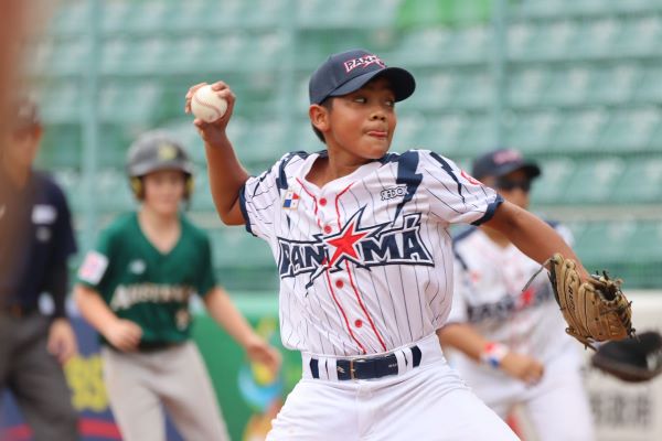 El lanzador derecho Kelvin Santos. Foto: Fedebeis