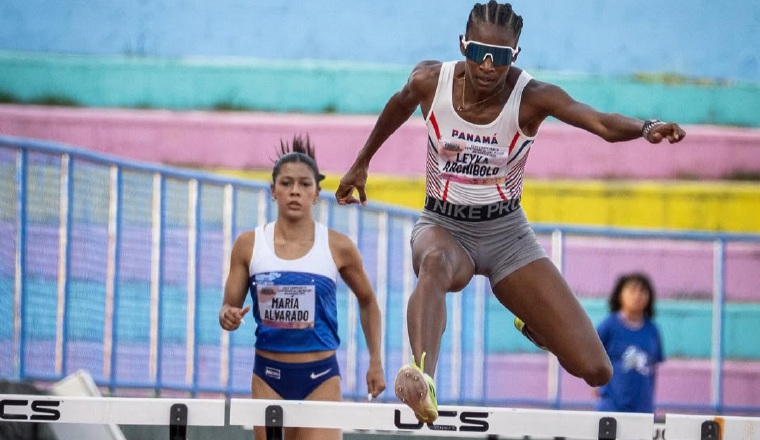 Leyka Archibold ganó dos medallas de plata en los 100 y 400 metros con vallas. Foto: COP