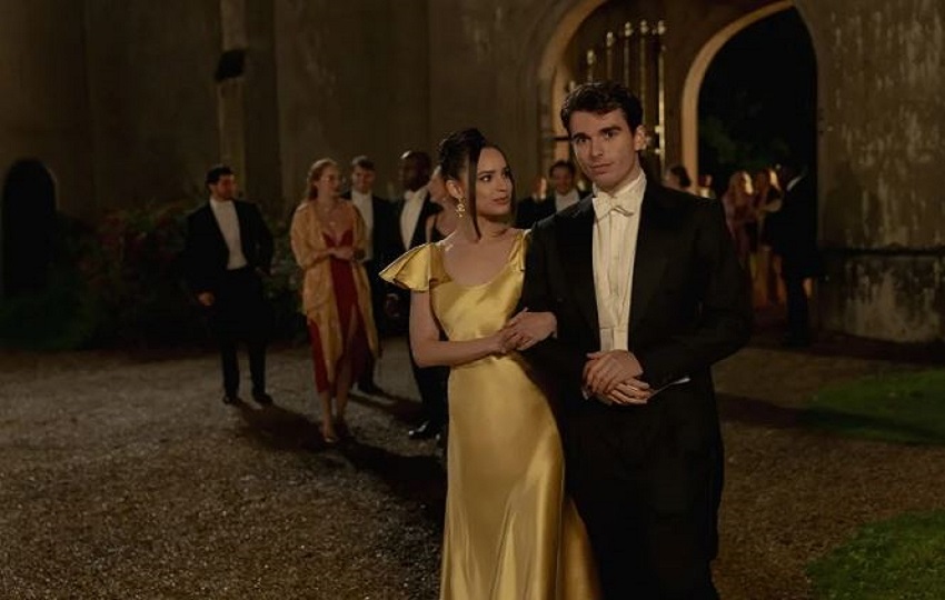 Fotograma donde aparece Sofia Carson como Anna y Corey Mylchreest como Jamie durante una escena de la película 'My Oxford Year'. Foto: EFE