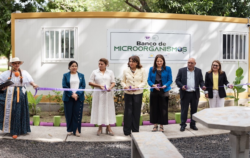 Acto de inauguración del laboratorio. Foto: Cortesía