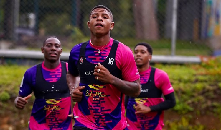 Jugadores del Sporting San Miguelito entrenan en tierras guatemaltecas. Foto: @sportingsm.com