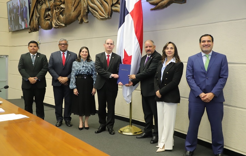 Presentación del proyecto de presupuesto ante la Asamblea Nacional. Foto: Cortesía