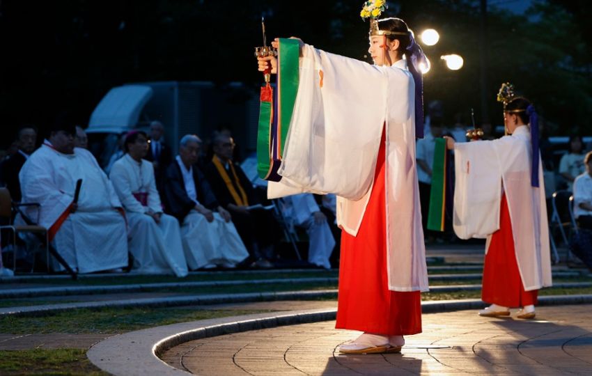Ceremonia en memoria de las víctimas de la bomba atómica en el Parque Hypocenter en Nagasaki. Foto: EFE