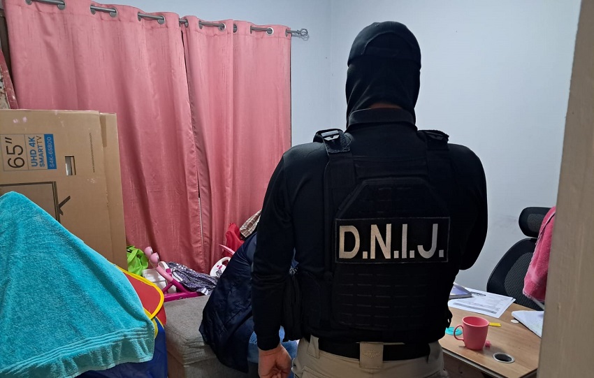 Entre los aprehendidos figuran 1 mujer y 5 hombres, todos panameños, estos y los indicios serán puestos a órdenes del Ministerio Público. Foto. Cortesía. Policía Nacional