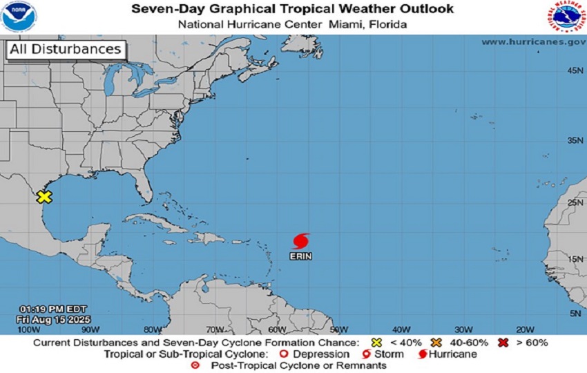 Imagen tomada de la página oficial del Centro Nacional de Huracanes que muestra el mapa de la tormenta tropical Erin en el Atlántico. EFE