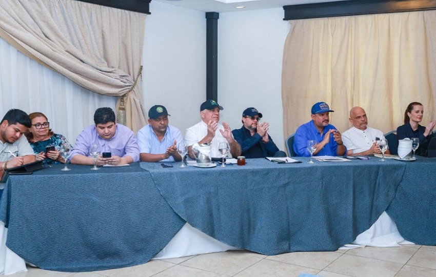 Durante la reunión. Foto: Cortesía