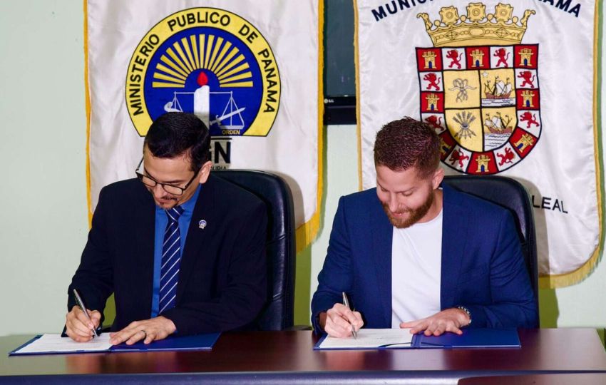 El procurador general de la Nación, Luis Carlos Gómez junto el alcalde de Panamá, Mayer Mizrachi. Foto: Cortesía