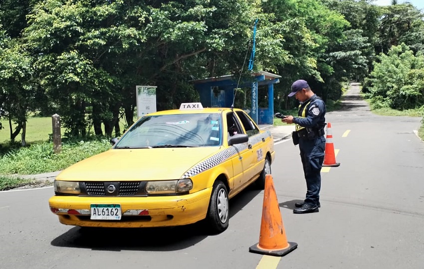En caso de una multa, ambas licencias quedarán restringidas. Foto: Cortesía