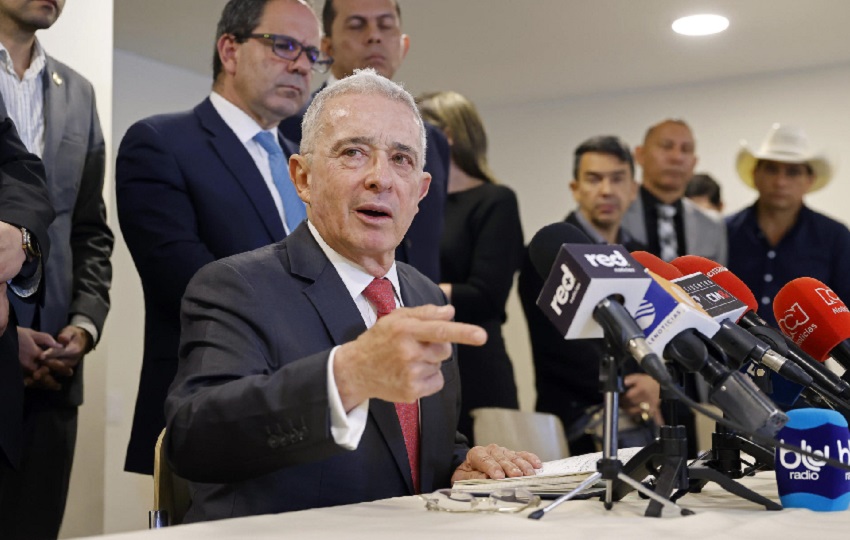 Este fallo responde a una acción de tutela presentada por la defensa de Uribe. Foto: EFE