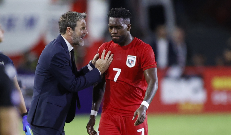 Thomas Christiansen y 'Puma' Rodríguez. Foto: EFE