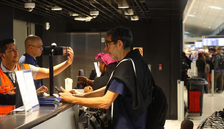 Gonzalo García, técnico de Panamá, en el Aeropuerto Internacional de Tocumen. Foto: Fepaba