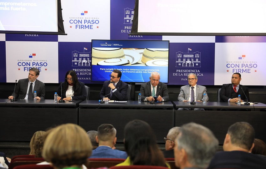 Representantes del Ejecutivo que impulsarán dichos cambios. Foto: Cortesía