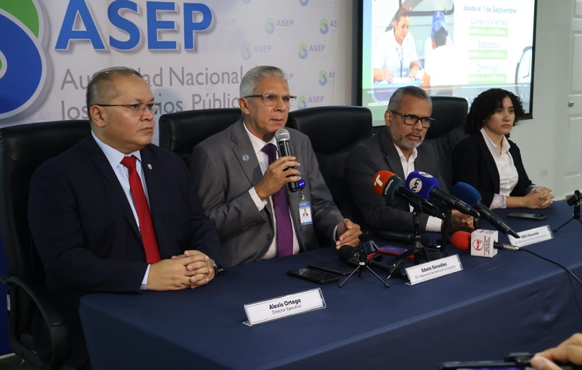 Funcionarios de la Autoridad Nacional de los Servicios Públicos. Foto: Cortesía