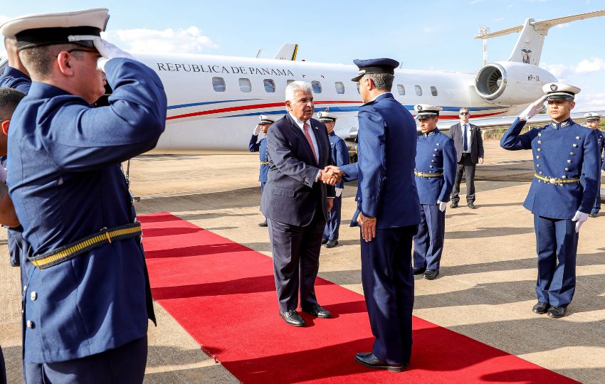El avión presidencial aterrizó en la Base Aérea de Brasilia. Foto: Cortesía