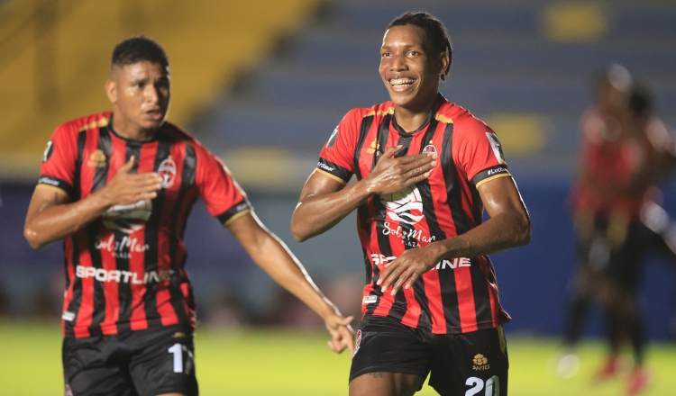 Sporting enfrenta a Real España en la Copa Centroamericana de la Concacaf. Foto: EFE