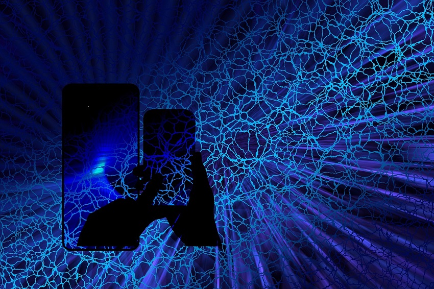  Las aplicaciones han pasado de las computadoras a los celulares, con más facilidades para que los clientes realicen sus transacciones. Foto ilustrativa